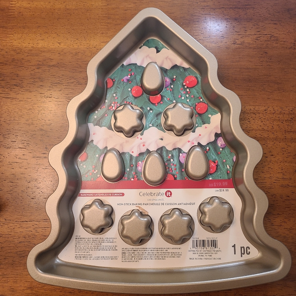 NWT Celebrate It Non Stick Christmas Tree Baking Pan